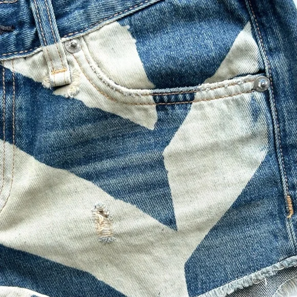 🌸NWT Rag & Bone Jean Shorts. Blue/White w/ Chevron/Diagonal Pattern.  Size: 24 - Picture 5 of 9